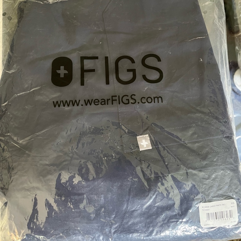 FIGS Kade Cargo Pants. TALL XS. Color NAVY. Never worn, in perfect condition!